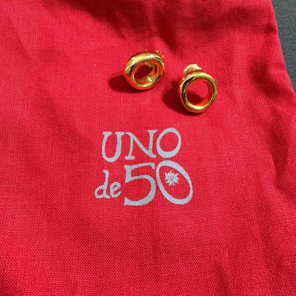 UNO de 50 Circular Gold Earrings